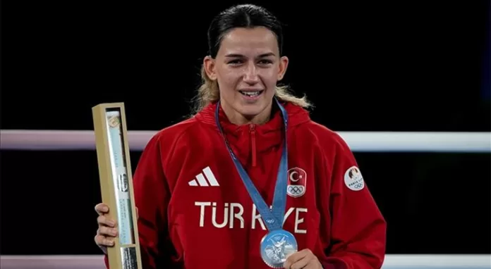 Milli Boksör Hatice Akbaş, olimpiyat ikinciliği kazandı.