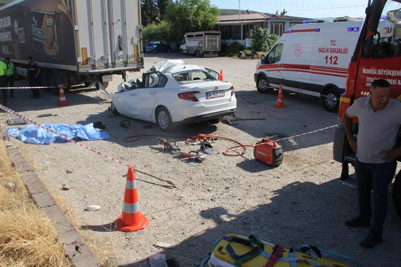 Manisa Kula’da kahreden kaza: Baba ve 3 çocuğu hayatını kaybetti