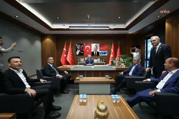 Kayyım atanan binaya Özgür Özel ve DEM heyeti geldi