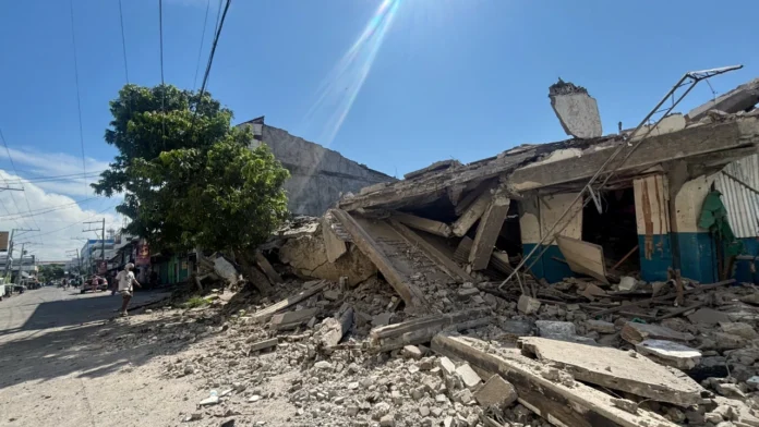 filipinler 7.8 deprem